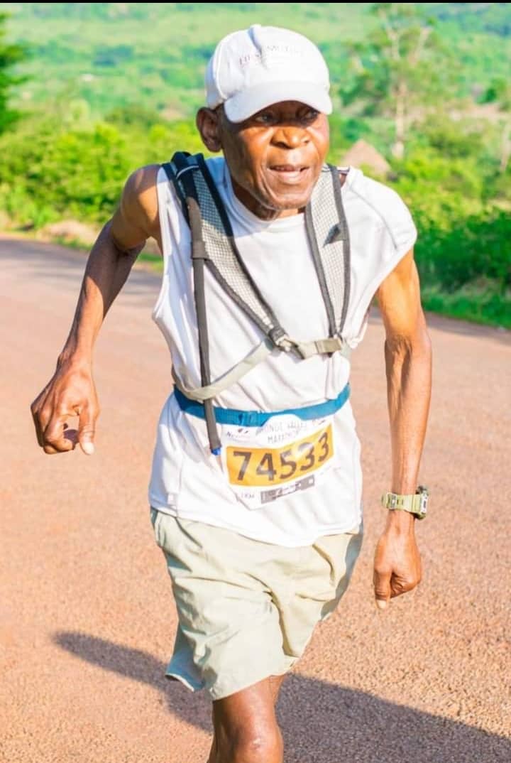 SibandaSibbs's tweet image. This is Nelson Sigauke. He is 81 years old from Kumakomoyo. He just completed the Netone Marathon in 1 hour and 55 minutes. This is the kind of story I want to hear about from my country of birth.