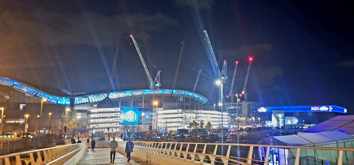 John_Dunn77's tweet photo. 📌  City of Manchester Stadium.
Alongside @TheAdrianDurham as part of @talkSPORT Kick Off tonight.
Updates and #GoalsAsTheyGoIn
@ManCity v @Feyenoord in @ChampionsLeague
City 5 straight defeats.
Both of Feyenoord Champions League wins have come away from home. https://t.co/Bdz3OiocNt