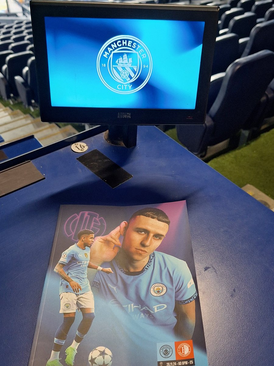 John_Dunn77's tweet photo. 📌  City of Manchester Stadium.
Alongside @TheAdrianDurham as part of @talkSPORT Kick Off tonight.
Updates and #GoalsAsTheyGoIn
@ManCity v @Feyenoord in @ChampionsLeague
City 5 straight defeats.
Both of Feyenoord Champions League wins have come away from home. https://t.co/Bdz3OiocNt