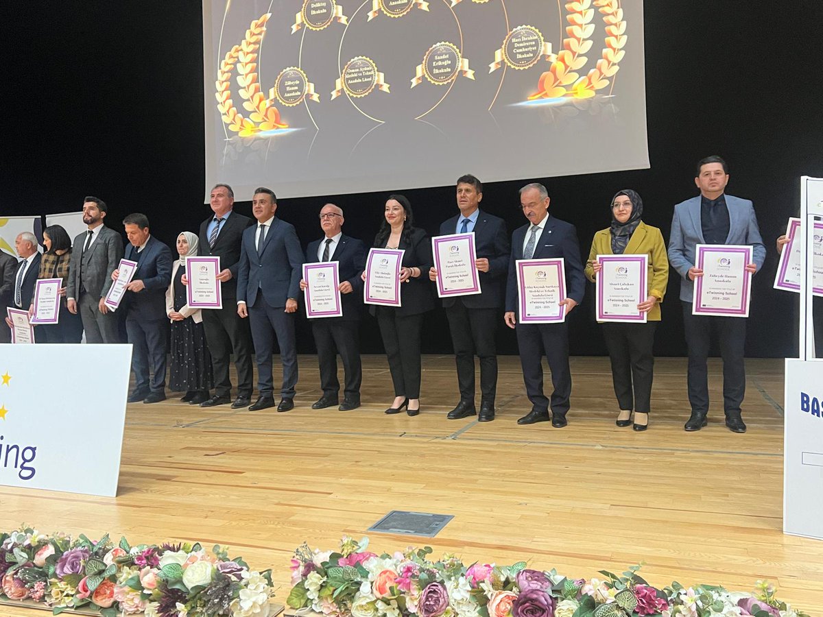 Okulumuz, e-Twinning Kalite Etiketi ödülüne layık görüldü.
İl Milli Eğitim Müdürümüz Emre Çalışkan ve eTwinning Türkiye Ulusal Destek Servisi Koordinatörü  Ertan Kocabaş’ın katılımıyla Nihat Zeybekci Kültür Merkezinde gerçekleşen “Kalite Etiketi Töreni” ile ödülümüzü aldık.