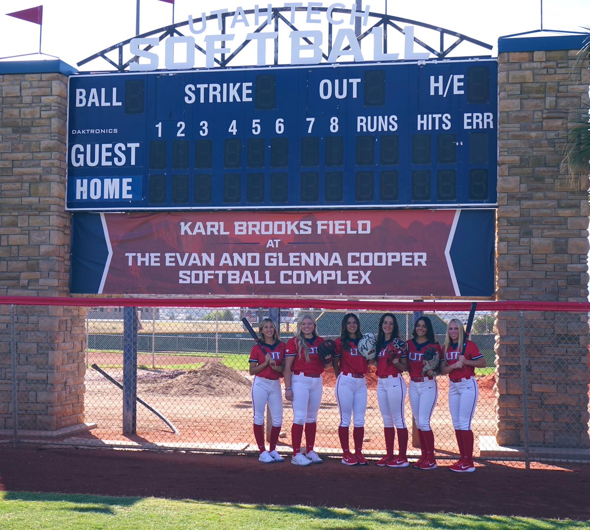 UtahTech_SB's tweet photo. Trailblazer Softball Signs Six for 2026 Season‼️

📰 https://t.co/SgbVpNcqYA

#UtahTechBlazers 🦬 | #WACsb https://t.co/SLBx9npiQW