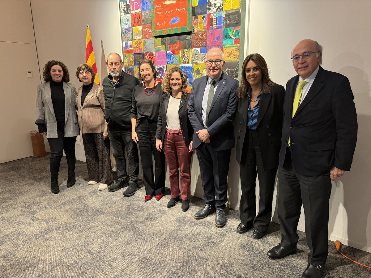Avui hem fet reunió de la Comissió Delegada d’Actua Cultura amb la consellera d’Economia <a href="/aliciarll/">Alícia Romero 💜</a> i la consellera de Cultura <a href="/shalmodovar/">Sònia Hernández</a> continuem treballant amb optimisme per aconseguir el 2% pel Departament de Cultura el 2025