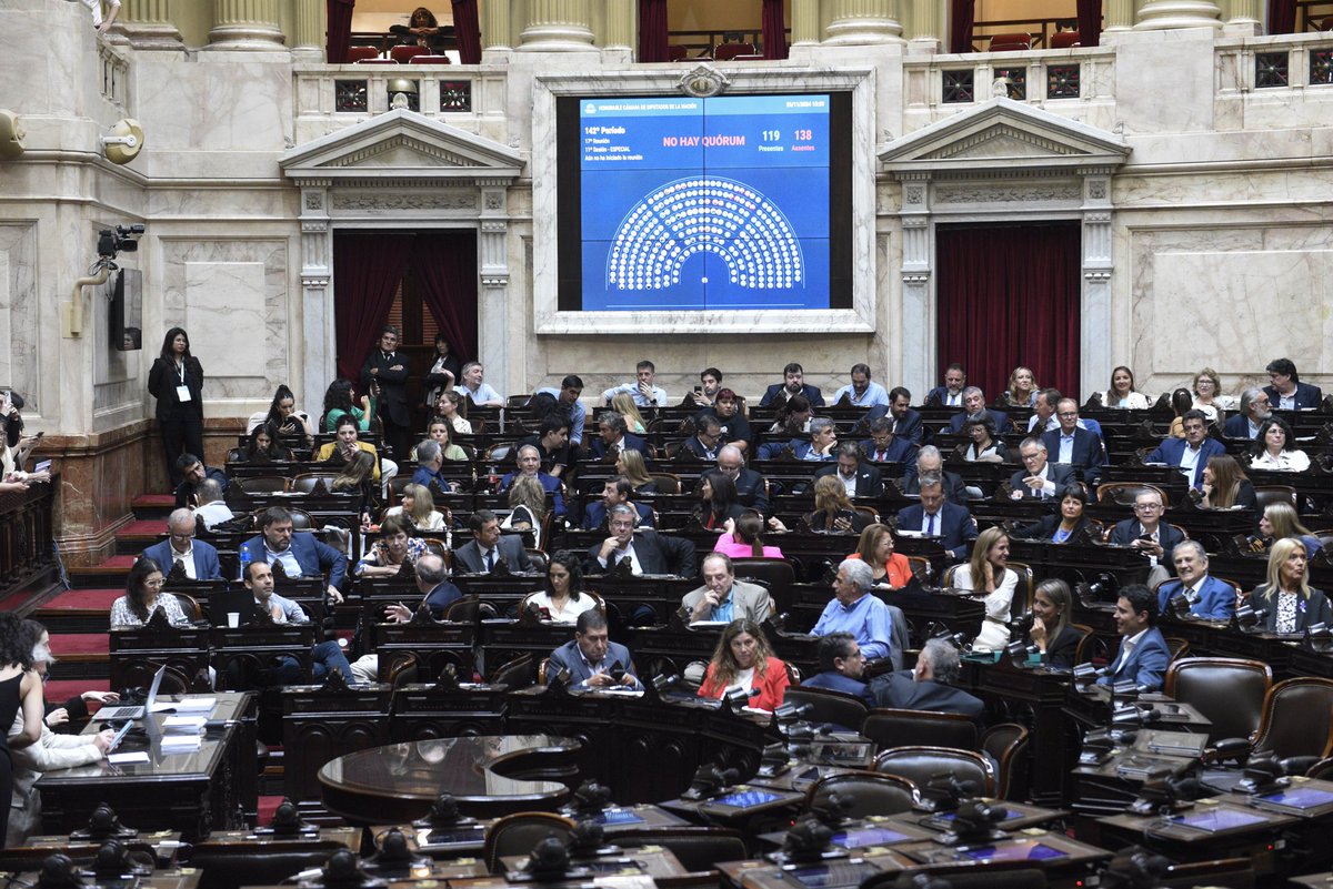 Juli_Strada's tweet photo. Cuando vengan los republicanos a hablarte de las instituciones y coso preguntales dónde estuvieron para frenar la administración discrecional y anticonstitucional de la deuda en Argentina, validando el DNU 846. https://t.co/YGJ8lzA8JW