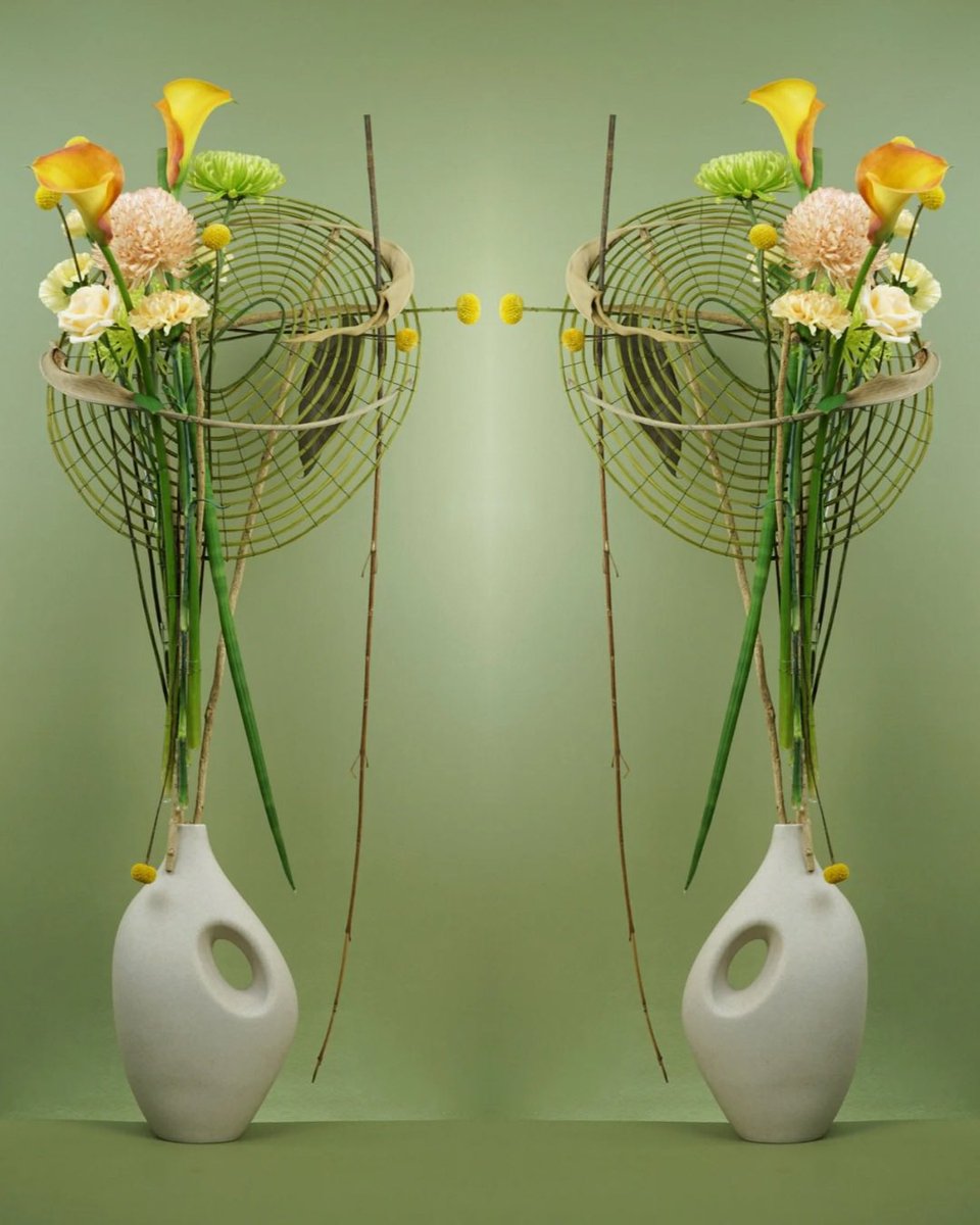 MarkPampling's tweet image. Recently, some creative “repurposing” from my workbench. 
.
#flowerarrangement
#zantedeschia
#callalily 
#disbudchrysanthemum
#dianthus
#carnations
#roses
#floralcraftsmanship
#tatamitechnique
#floralart #floraldesign #floraldesigner #florist #masterflorist #floraldesignteacher