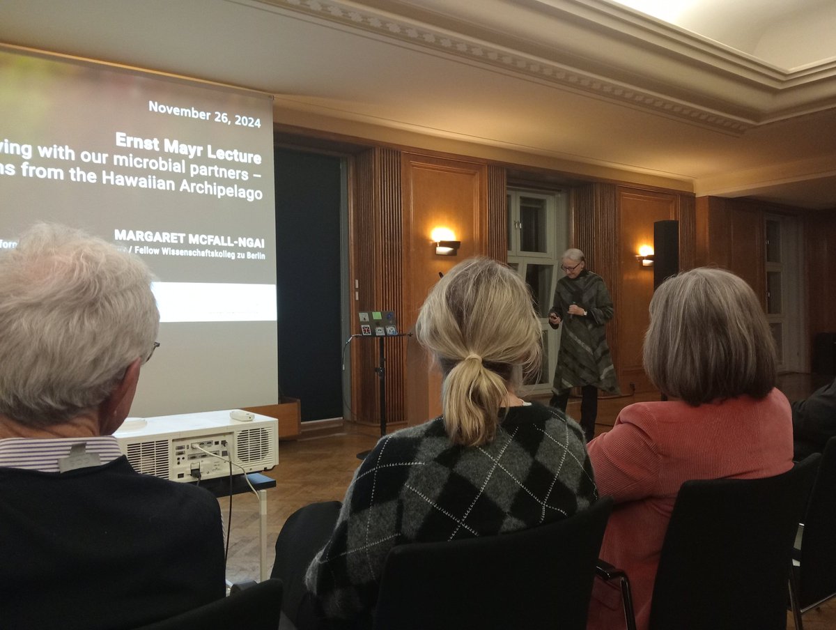 What a fantastic privilege to hear this year's Ernst Mayr lecture live at <a href="/bbaw_de/">BBAW</a> <a href="/wiko_berlin/">Wissenschaftskolleg</a> given by Margaret McFall-Ngai on "Coevolving with our microbial partners" few systems show the importance of basic science as the squid-vibrio #symbiosis