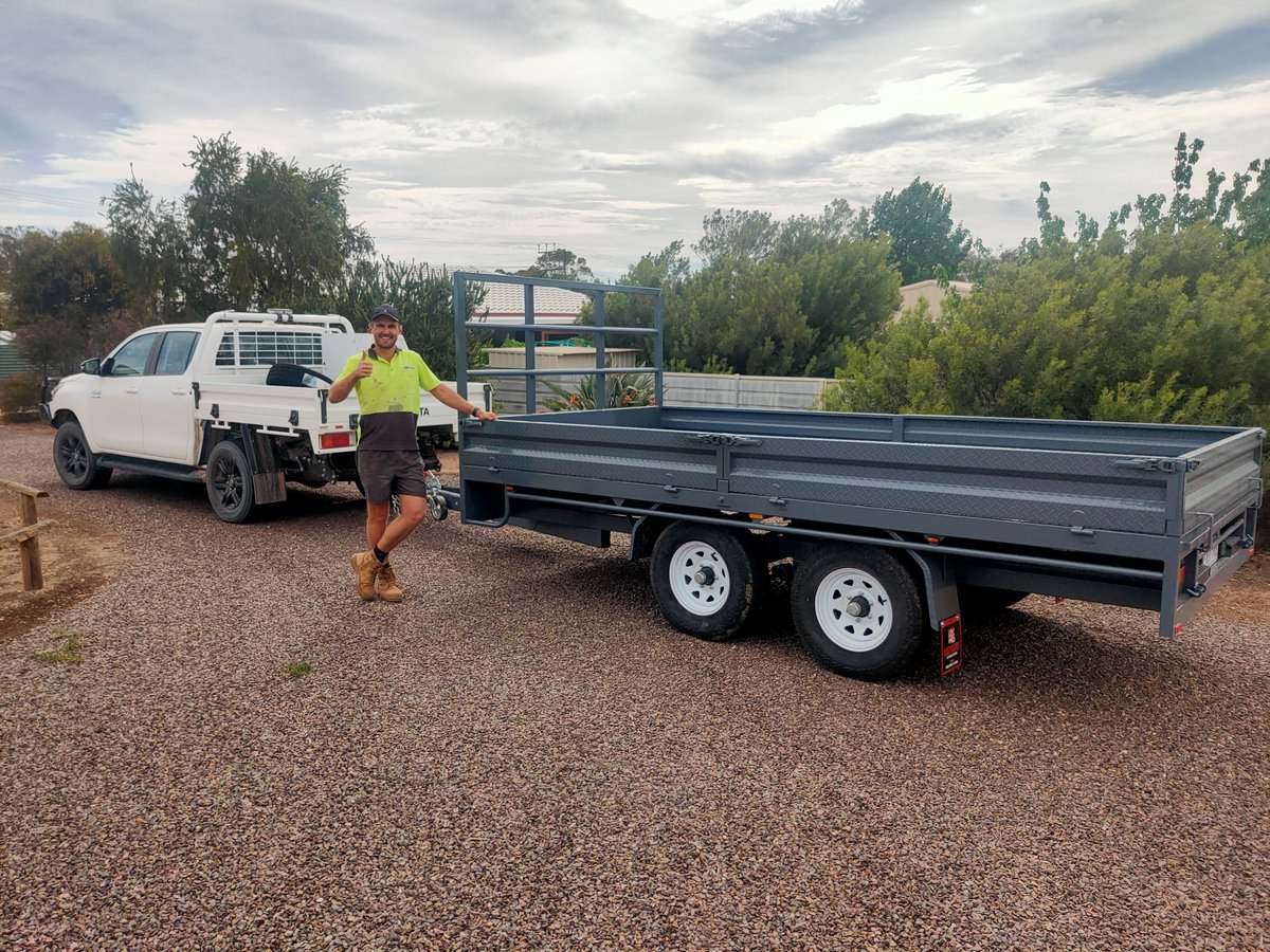 Reece Rayson is thrilled to grab their brand-new 14x7 flat top trailer with drop sides for Rayson Ag today!  

If you’re on the hunt for a new trailer, reach out to Gadj or Jezz! 🌟