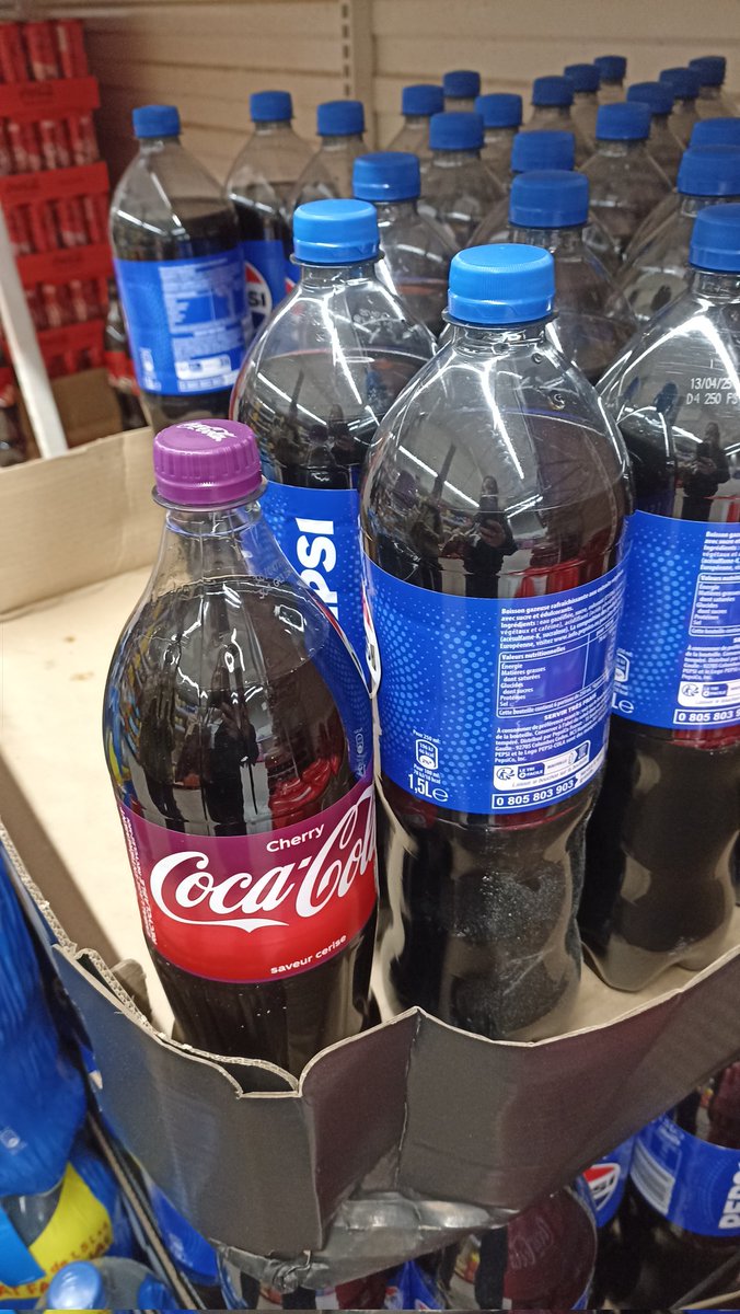 Merdeuuu's tweet image. Wsh jsuis à auchan et c'est pas jvois Vi et Caitlyn côte à côte