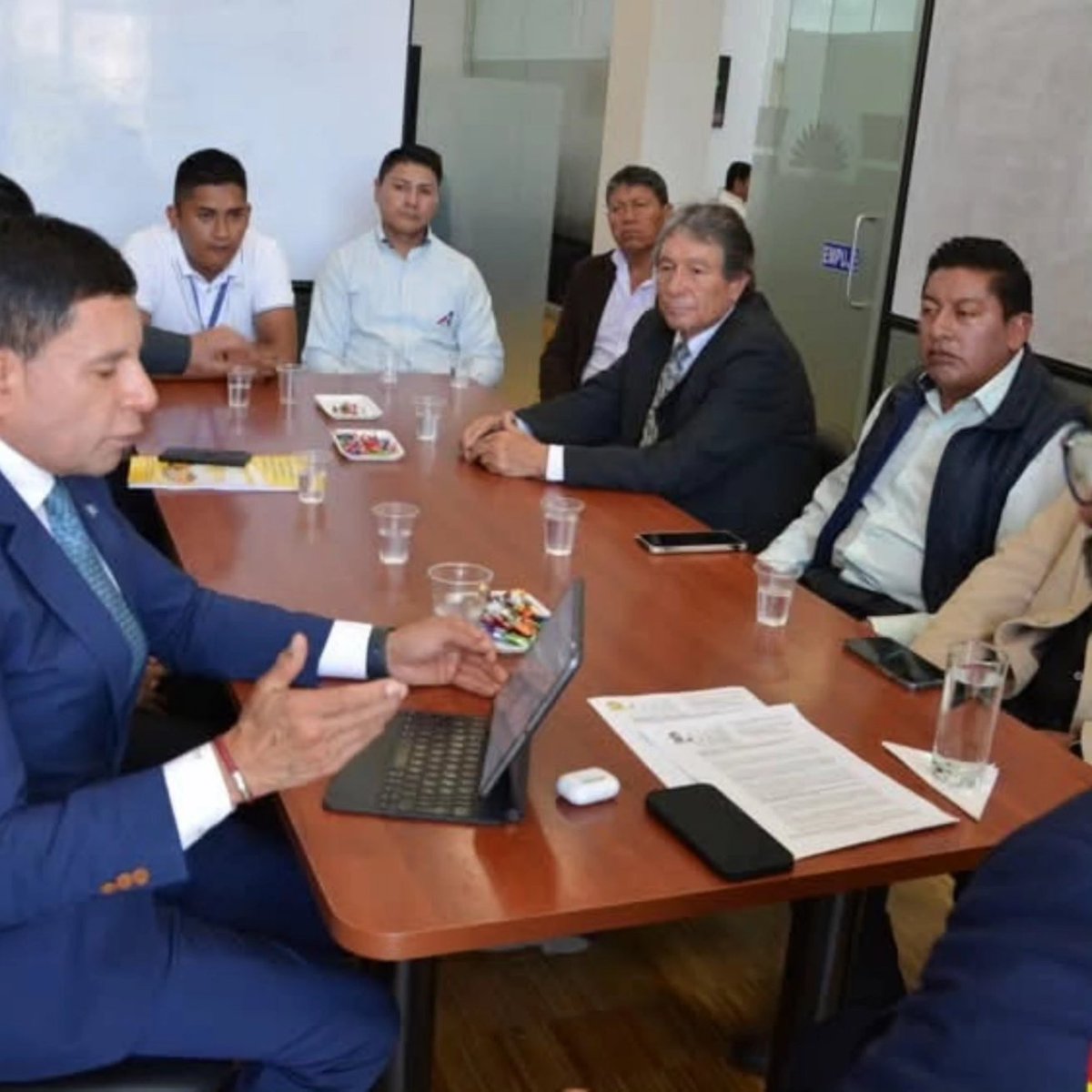 Reunión de trabajo con el Abg. Vicente Taiano donde solicitamos interceda ante la presidencia de la Asamblea Nacional y la Comisión de Justicia y Estructura del Estado, para que en el tratamiento de estas dos nuevas Leyes Económicas urgentes que esta tratando la Asamblea Nacional