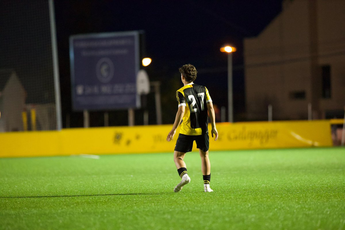 🔝 PRIMER EQUIPO | DEBUT 

💪🏼 Nuestro canterano Diego Martínez debutó el domingo con el primer equipo.

Su buen hacer con el filial le ha dado la oportunidad de disputar sus primeros minutos con el 27 a la espalda.

#ModestaLocura
#UnPuebloDosColoresUnaIlusion💛🖤