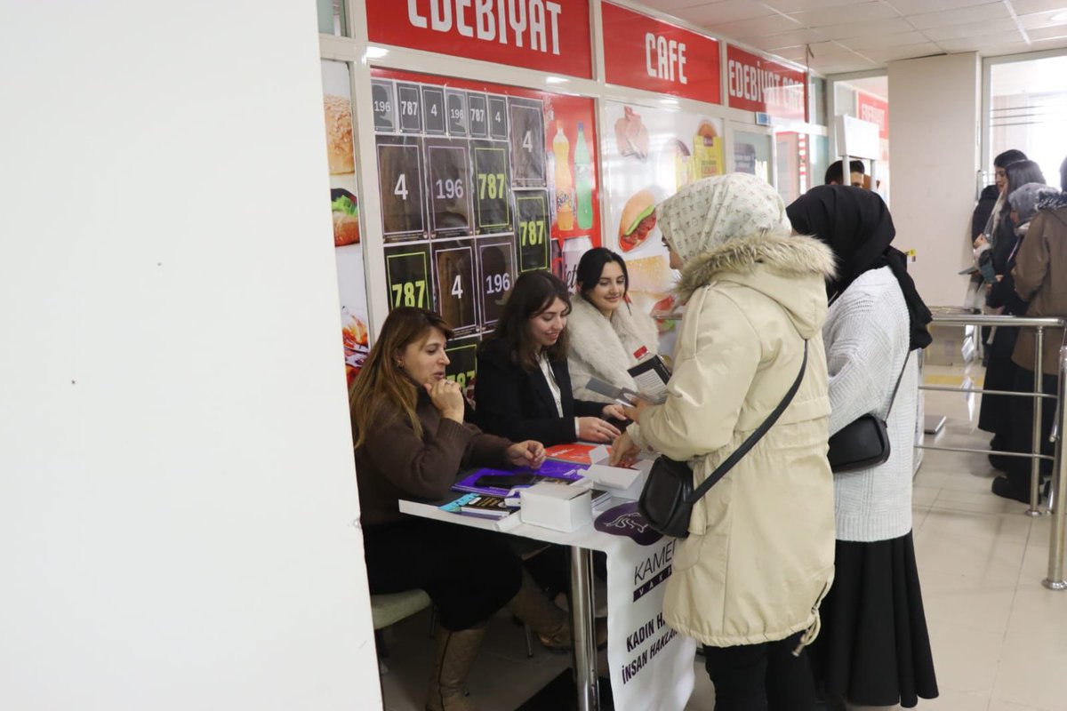 BitlisBarosu's tweet photo. 25 Kasım Kadına Yönelik Şiddete Karşı Uluslararası Mücadele Günü kapsamında;  Valilik, Aile ve Sosyal Hizmetler İl Müdürlüğü ve Bitlis Eren Üniversitesi iş birliğiyle düzenlenen "Kadına Yönelik Şiddete Hayır" konferansına ve stant çalışmasına + https://t.co/qlOVjxbqmY