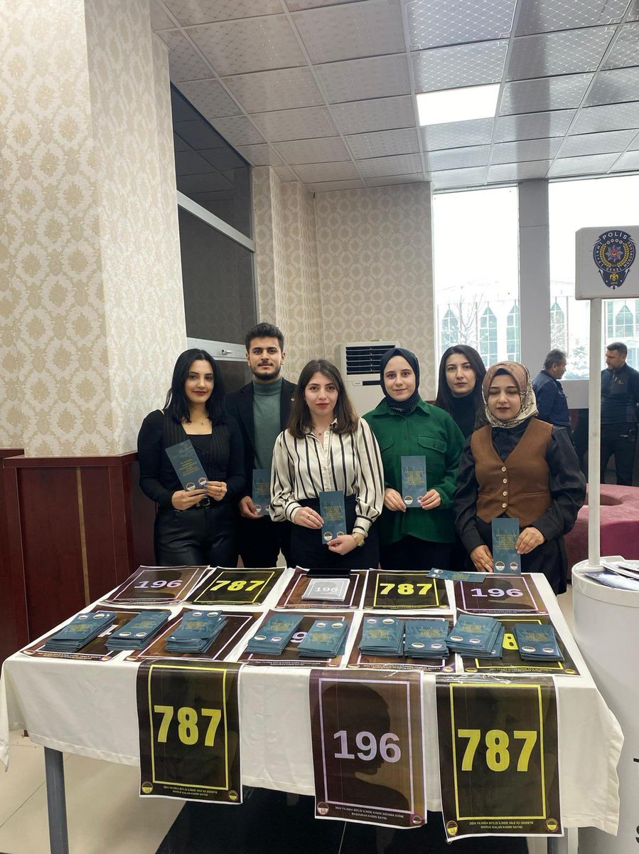 BitlisBarosu's tweet photo. 25 Kasım Kadına Yönelik Şiddete Karşı Uluslararası Mücadele Günü kapsamında;  Valilik, Aile ve Sosyal Hizmetler İl Müdürlüğü ve Bitlis Eren Üniversitesi iş birliğiyle düzenlenen "Kadına Yönelik Şiddete Hayır" konferansına ve stant çalışmasına + https://t.co/qlOVjxbqmY