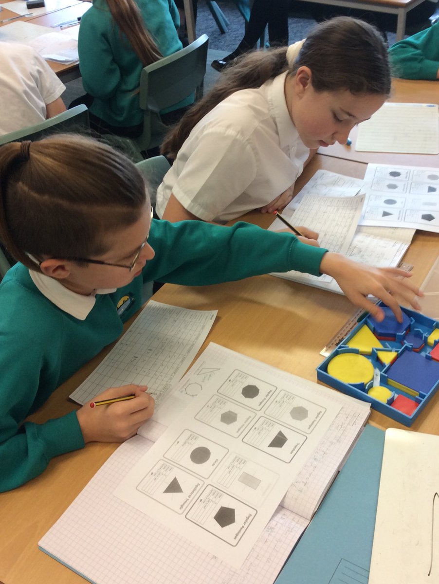 Lakeside_school's tweet image. Y6LG are investigating the properties of 2D shapes. #mathsinaction #shapeproperties