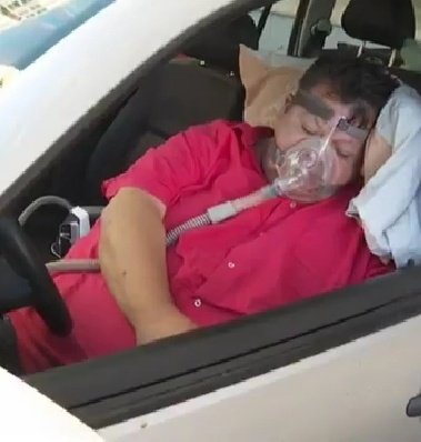 CanarioToday's tweet photo. ⬅️ Sufrió un ictus. Tiene diabetes y obesidad mórbida tipo tres.
🚗 Vive en un coche.

➡️ Llegaron a Canarias ilegalmente. Están sanos.
🏨 Viven en un hotel. https://t.co/YU3fPEELNk