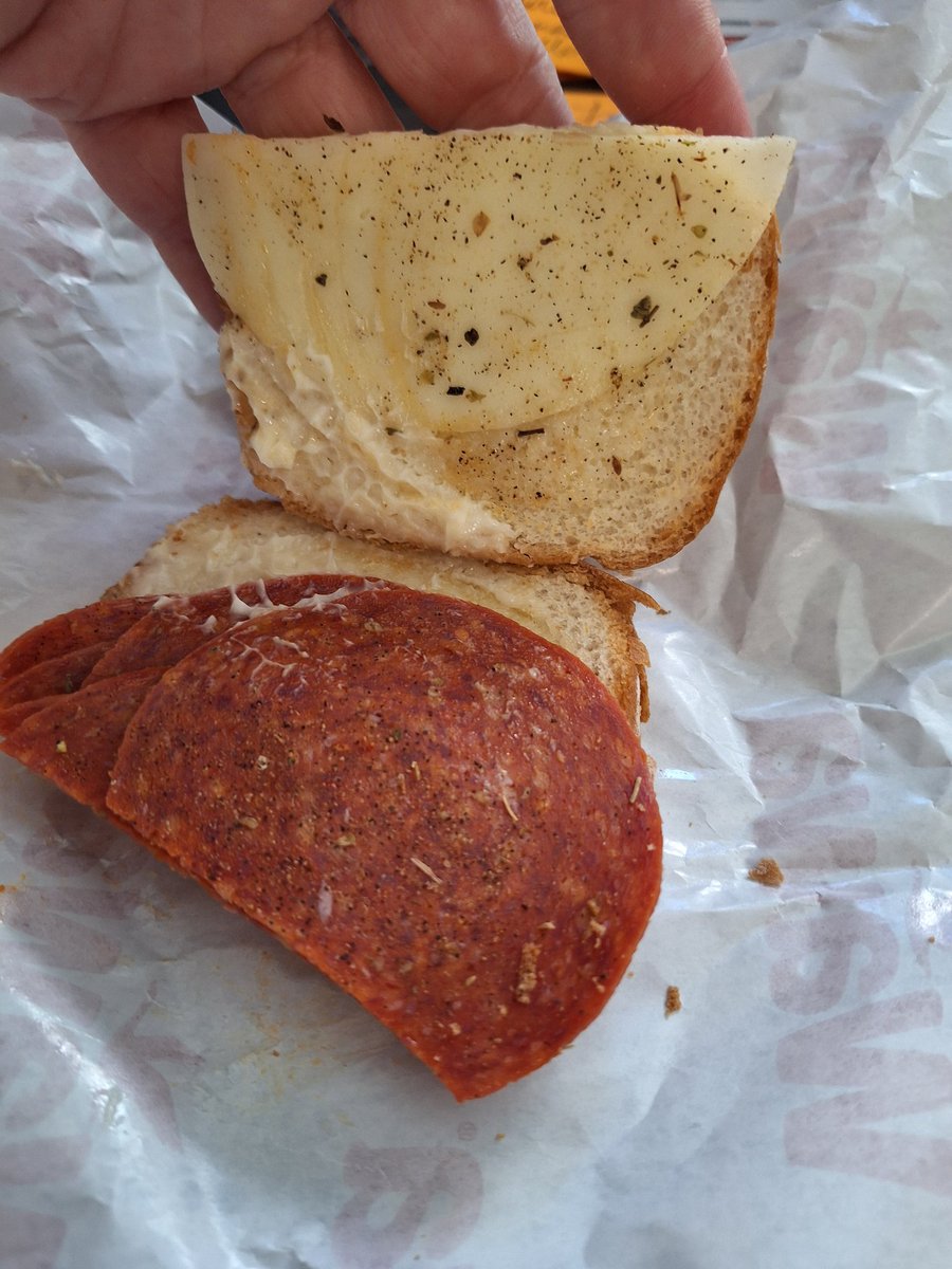 lepprdqueen's tweet photo. I got to work with the pepperoni sandwich with the Italian on rye tag.  After checking in at home, my Italian on rye has the Italian classic tag and the hoagie has the pepperoni sandwich tag.

This is the second time in a month something like this has happened.

No more. https://t.co/LpyK8ZKJv2