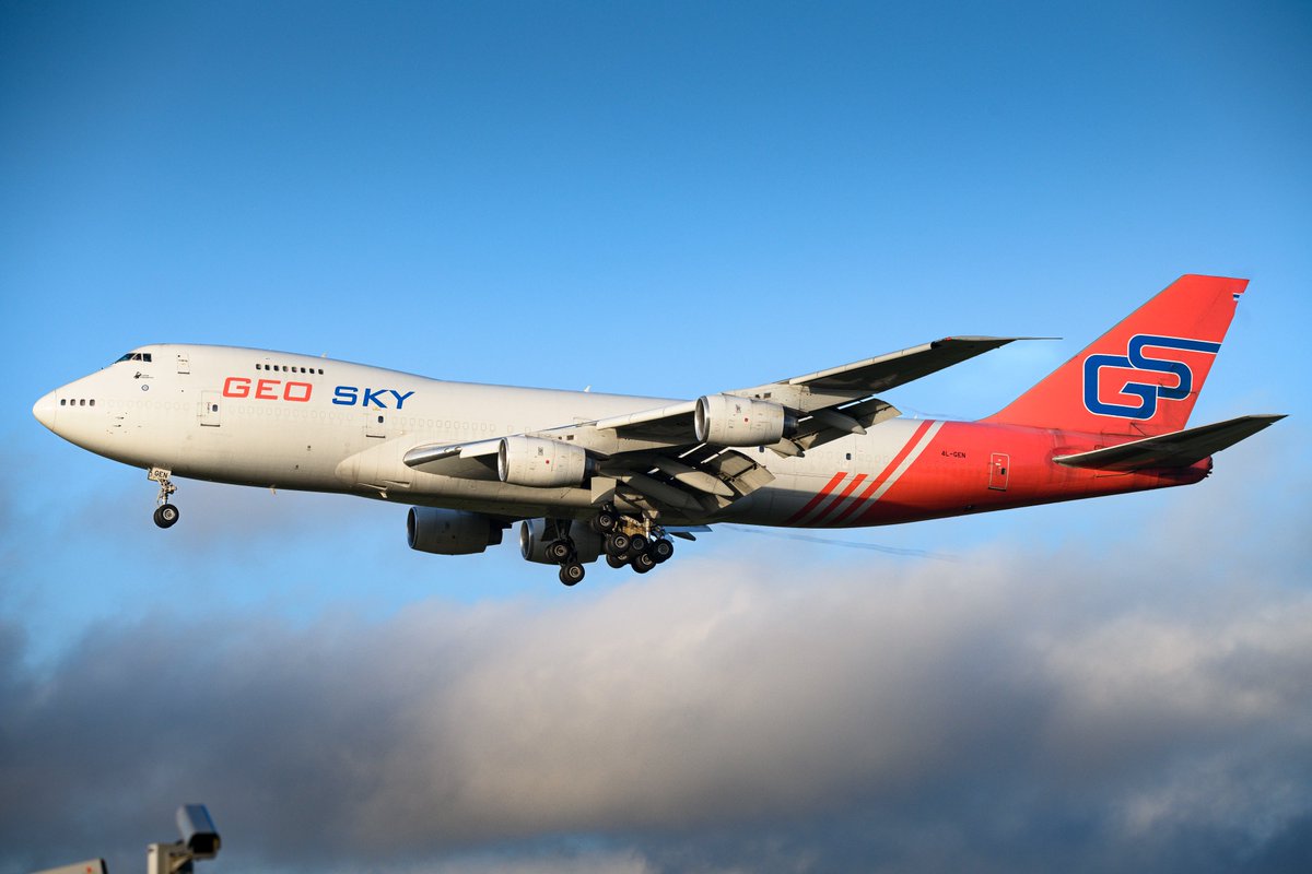 benjamin_video's tweet image. Aujourd'hui en milieu d'après-midi à CDG, quelques atterrissages dont un 747-200 Cargo de Geo-Sky avec 37 printemps à son actif, un 777 de Qatar Cargo et un 737 de la RAM, le tout sous un beau soleil ☀✈