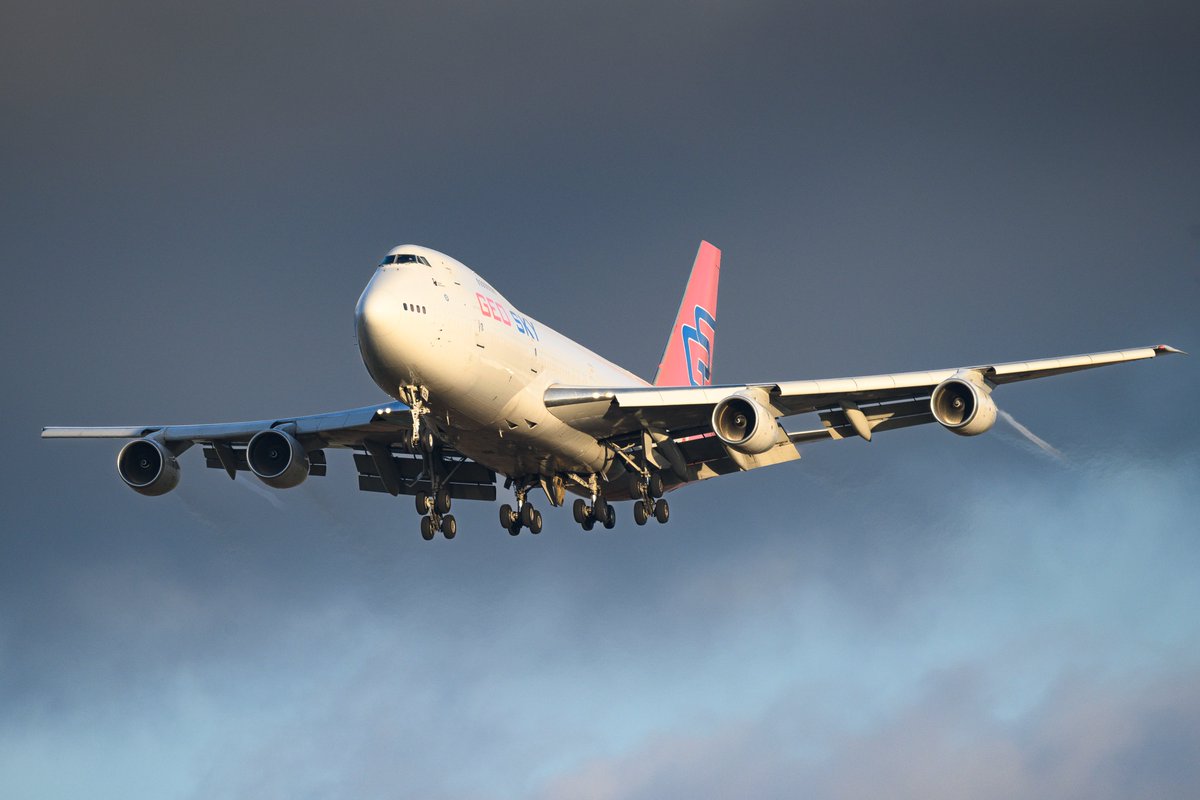 benjamin_video's tweet image. Aujourd'hui en milieu d'après-midi à CDG, quelques atterrissages dont un 747-200 Cargo de Geo-Sky avec 37 printemps à son actif, un 777 de Qatar Cargo et un 737 de la RAM, le tout sous un beau soleil ☀✈