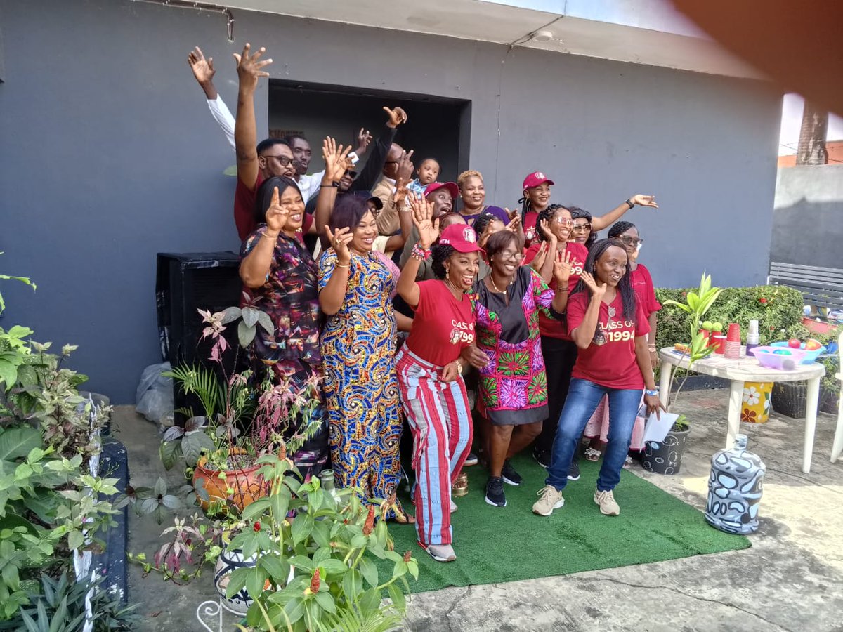 ChidiSys's tweet image. God bless Ikeja High School 🙏1994