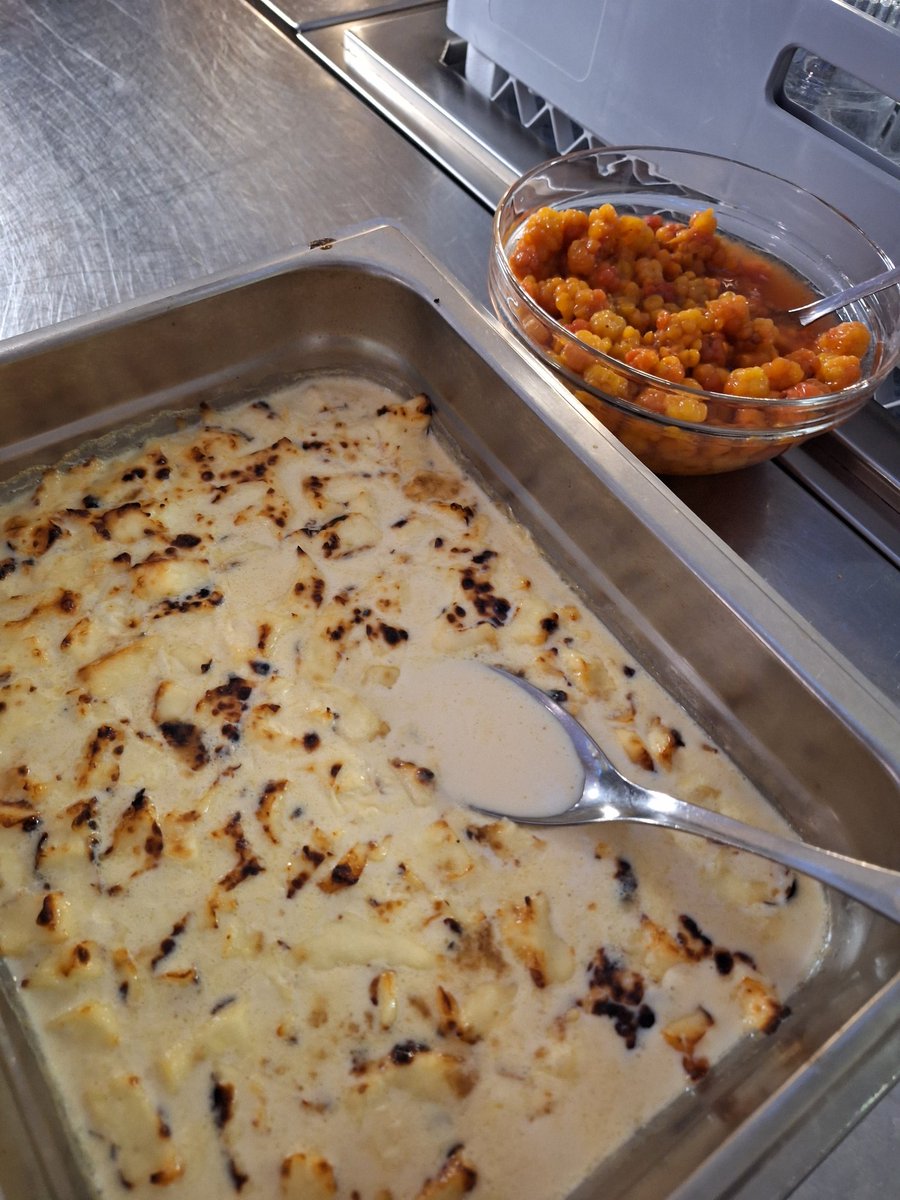 PiispaJari's tweet photo. Kuvasta voi helposti päätellä, minkä maakunnan vieraanvaraisuudesta sain 5 päivää nauttia. Jos ei kastekahveilla ollut leipäjuustoa ja lakkoja, ennen vanhaan pappi saattoi perheeltä kysellä: "Mistee päen työ ootta Kaenuuseen muutanu?"
#Kainuu @Kainuunliitto https://t.co/KDHpNshUma