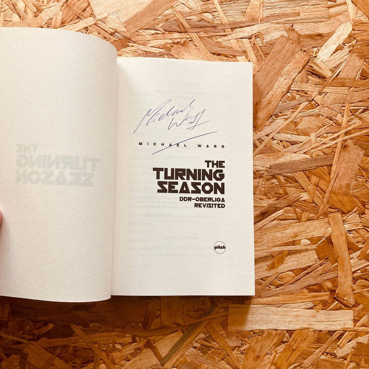 Stanchion - the football bookshop ๐ (@stanchionbooks) on Twitter photo ๐ ๐๐๐๐๐๐ ๐๐๐๐๐๐
THE TURNING SEASON by <a href="/michaelwagg/">Michael Wagg</a>
Revisiting the 14 clubs that made up the 1989 DDR-Oberliga, East Germany's top flight.
A couple of signed copies left!
<a href="/PitchPublishing/">Pitch Publishing ๐ Sports Books</a>
โก๏ธ stanchionbooks.com/products/the-tโฆ ๐ ๐๐๐๐๐๐ ๐๐๐๐๐๐
THE TURNING SEASON by <a href="/michaelwagg/">Michael Wagg</a>
Revisiting the 14 clubs that made up the 1989 DDR-Oberliga, East Germany's top flight.
A couple of signed copies left!
<a href="/PitchPublishing/">Pitch Publishing ๐ Sports Books</a>
โก๏ธ stanchionbooks.com/products/the-tโฆ