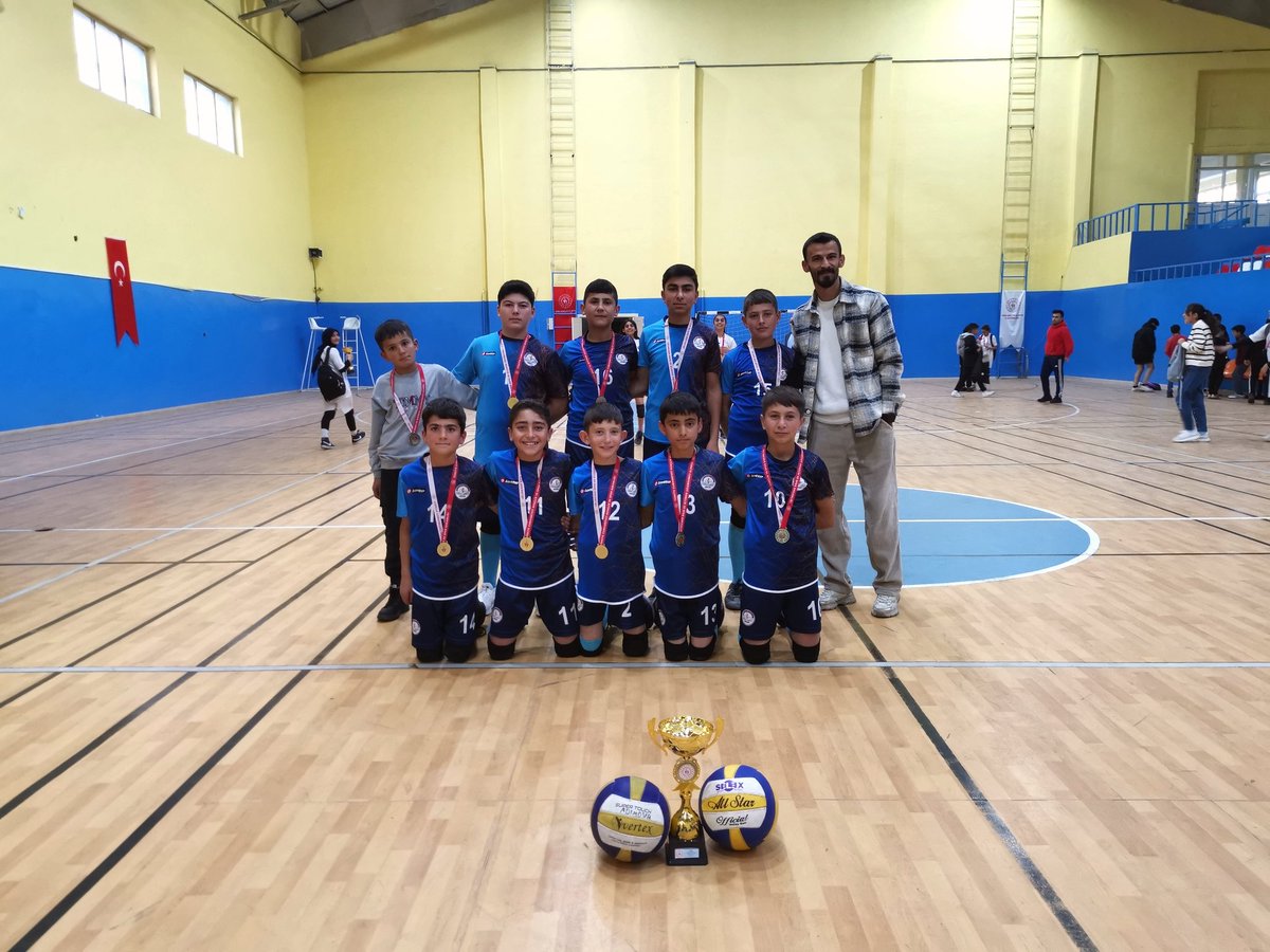 Okul Sporları Yıldızlar Kategorisi  Voleybol İl Birinciliği Müsabakaları
Yıldızlar Erkek Takımı İl 1. si 
Yıldızlar Kız Takımı  İl. 3. si
🏐🏐🥇🥇🏆🥉🥉🏐🏐

#AdımovaSporAkademisi
#AdımovaOrtaokulu

 <a href="/MNesipMahir/">Mehmet Nesip MAHİR</a> <a href="/hasan_kokrek/">Hasan Kökrek</a>  <a href="/mehmetozmus_/">Mehmet ÖZMÜŞ</a> <a href="/Firat_Guzelyuz/">l</a> <a href="/sezas10/">Sezas10</a>