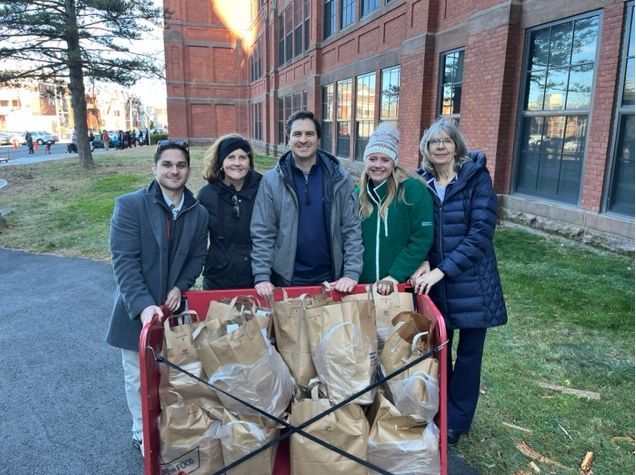 Yesterday, our team helped hand out Thanksgiving turkeys, chickens, and sides to hundreds of families at St. Joseph Cathedral Food Pantry in Hartford.

#CTWMGivesBack #CTWMCulture