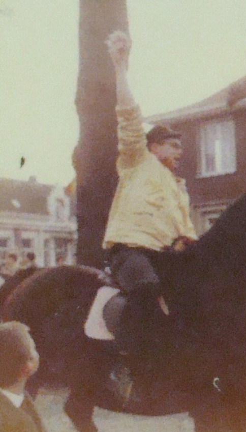 In WZC Aalmoezenier Cuypers overleed op 24 november Gilbert Snoeckx. Gilbert werd op 14 september 1942 geboren te Zandvliet. Gilbert was 4 keer koning bij de Jonge Ruiters en oud-bestuurslid van "Vermaak na Arbeid". bloggen.be/ganzenrijden #ganzenrijden #jongeruiterszandvliet