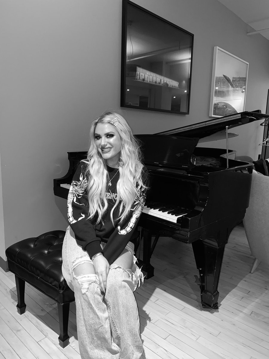 hunterblairnyc's tweet image. 3 years of my debut album #ScorpioSeason. During unprecedented times of the pandemic, I had one goal: to finish this project. Thank you all. 🦂🖤