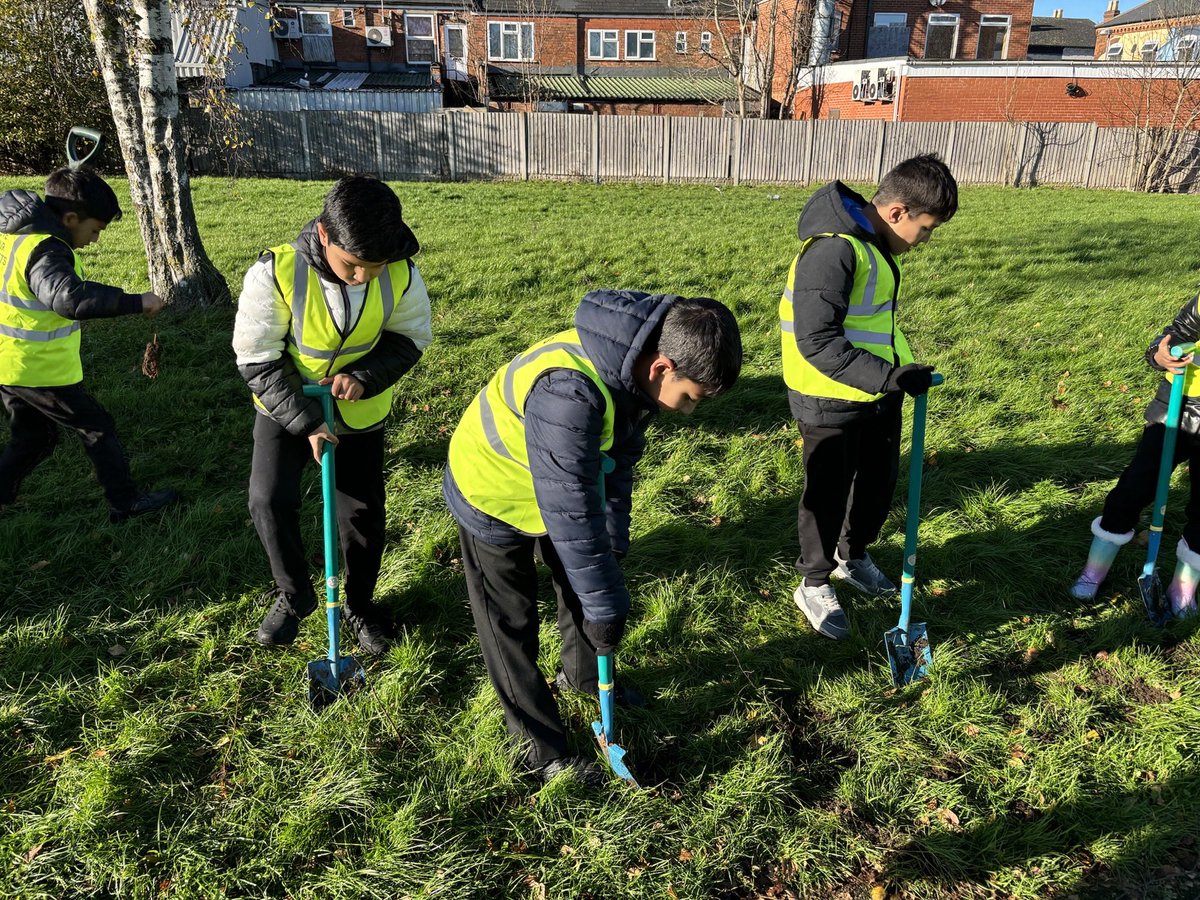 MontyAcademy's tweet photo. The Junior Leadership Team &amp; Eco Squad planted 80 trees this morning! They had a great time and can’t wait to get involved in another community project in a few weeks. @MissThompsonEd @MrsFNisar @RSparkes114 @LiftSchools @BEPvoice @BirminghamEdu @mrsrmurad https://t.co/NpK1T3r7SV