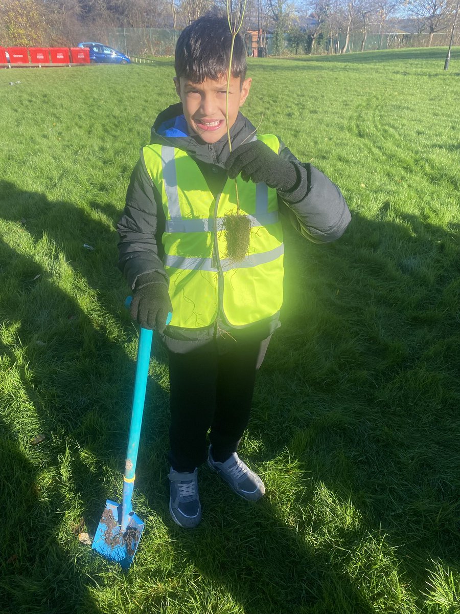 MontyAcademy's tweet photo. The Junior Leadership Team &amp; Eco Squad planted 80 trees this morning! They had a great time and can’t wait to get involved in another community project in a few weeks. @MissThompsonEd @MrsFNisar @RSparkes114 @LiftSchools @BEPvoice @BirminghamEdu @mrsrmurad https://t.co/NpK1T3r7SV
