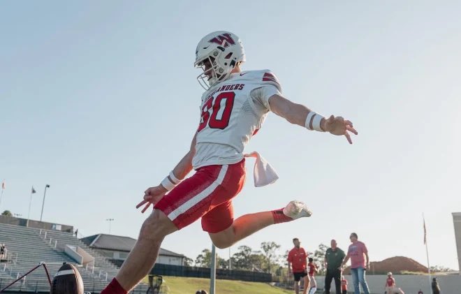 Arkansas has picked up a commitment from K Scott Starzyk, flipping him from Iowa!

Starzyk is rated as the #1 Kicker in the country by Kohls Kicking! #WPS