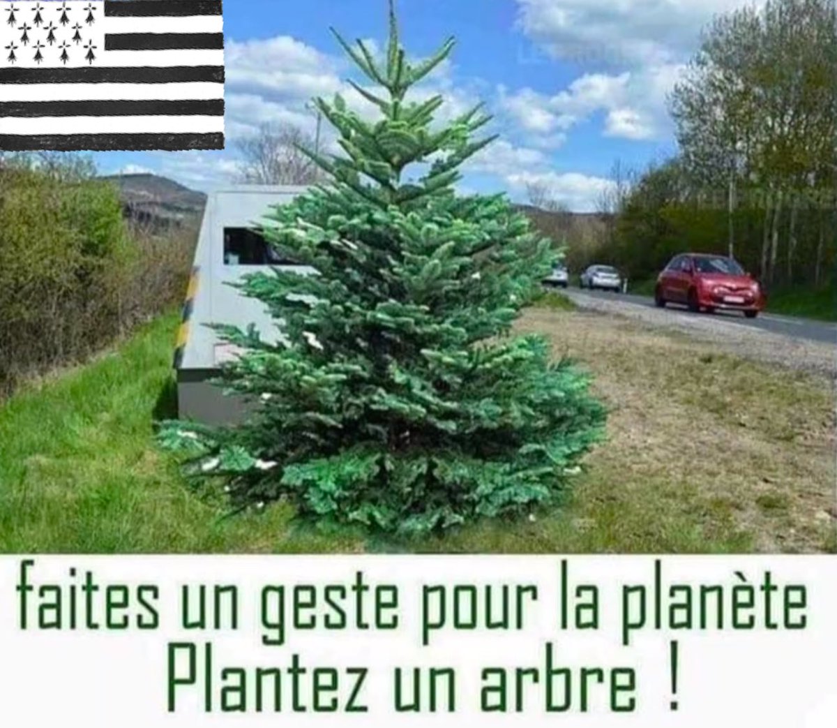 Mammbreizh's tweet photo. C’est bientôt Noël 🎄🎅 #Bretagne 
Faites un geste pour la planète 😂😇🥰 https://t.co/5Q2LNwSnqG