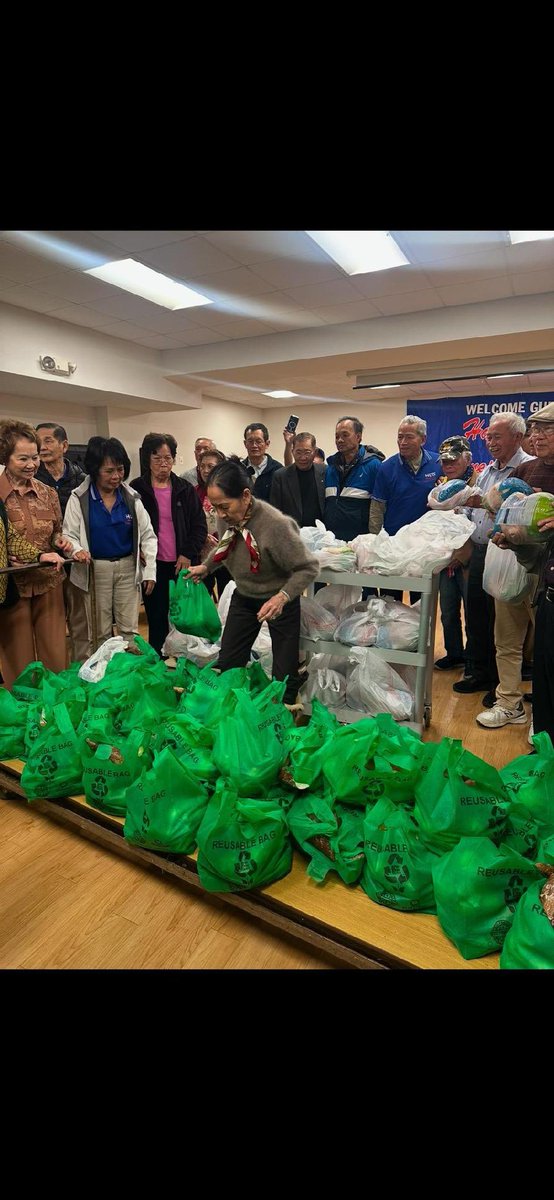 Small Things Matter (@stmdotorg) on Twitter photo We did it! We delivered the last of our Thanksgiving Baskets (roaster chicken/turkey, potatoes, sweet potatoes, carrots, onions, and baked goods- made by MCPS students) today! Thank you everyone for your generous donations! Happy Thanksgiving all! <a href="/Marc_Elrich/">Marc Elrich</a> <a href="/GovWesMoore/">Governor Wes Moore</a> We did it! We delivered the last of our Thanksgiving Baskets (roaster chicken/turkey, potatoes, sweet potatoes, carrots, onions, and baked goods- made by MCPS students) today! Thank you everyone for your generous donations! Happy Thanksgiving all! <a href="/Marc_Elrich/">Marc Elrich</a> <a href="/GovWesMoore/">Governor Wes Moore</a>
