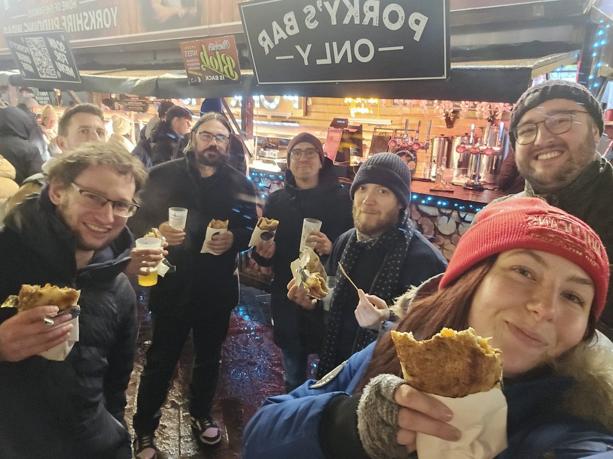 reffle_co's tweet photo. 🎄✨ Team Reffle® at the Manchester Christmas Markets! 🍻🥙

Nothing beats good food, festive vibes, and even better company. We’re all about working hard and celebrating harder—especially with a Yorkshire pudding wrap in hand! 🎅❤️

#Refflers #TeamSocial #ChristmasMarkets #ManchesterVibes #FestiveFun