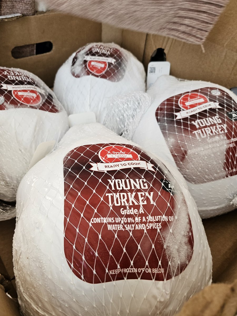 SayitSavoy's tweet photo. I am grateful for the opportunity to serve! More than 300 families received a turkey and all the sides! #dogood #higherd #service #HappyThanksgiving https://t.co/TmoYP8nXD6