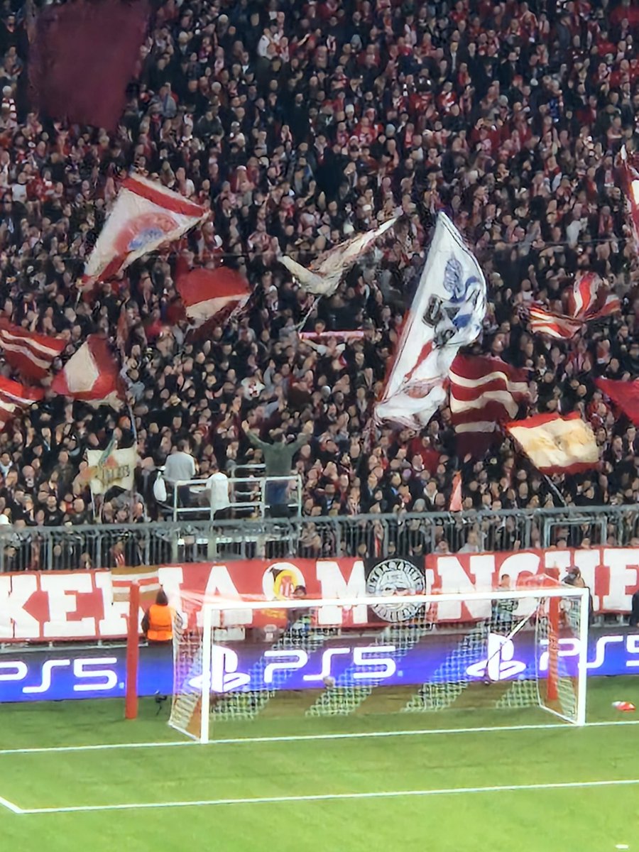 Stadium_Tr's tweet photo. 🔵 Ultramarines Bordeaux bien sûr présents ce soir à Munich.

#FCBPSG #PSG #FCGB https://t.co/kF5nw9BsD8
