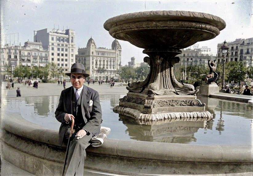 Als anys 30, fins i tot la plaça de Catalunya era un indret tranquil🍂

📸 ANC (B/N)