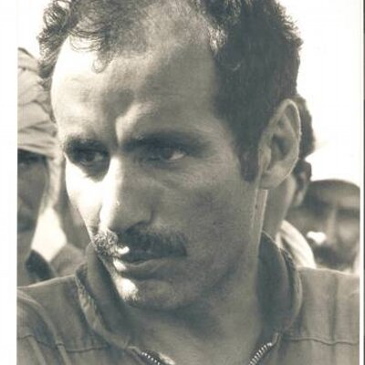 MoroccoIntel's tweet photo. 🇲🇦#FLASH| Le héros marocain Ali Najab vient de nous quitter à l'âge de 81 ans. 

Ancien capitaine de l'armée de l'air, pilote de chasse, il avait été capturé par le Polisario durant la guerre du Sahara et fait prisonnier à Tindouf pendant 25 ans.

À un certain temps le plus vieux prisonnier de guerre au Monde, il avait été libéré suite aux efforts du sénateur républicain John McCain.

À sa sortie, il avait pu rétablir la vérité historique et le bien-fondé de la cause nationale et décrire dans son livre « 25 ans dans les geôles de Tindouf » les innombrables tortures, humiliations et conditions de quasi-esclavage auxquelles l'Algérie et le Polisario avaient soumis les soldats marocains pendant plusieurs décennies, en tuant des façons les plus cruelles une bonne partie d'entre eux.

Son patriotisme, sacrifice et dévouement à la marocanité du Sahara ne tombera pas dans l'oubli. Nos pensées et condoléances à sa famille et à ses proches.