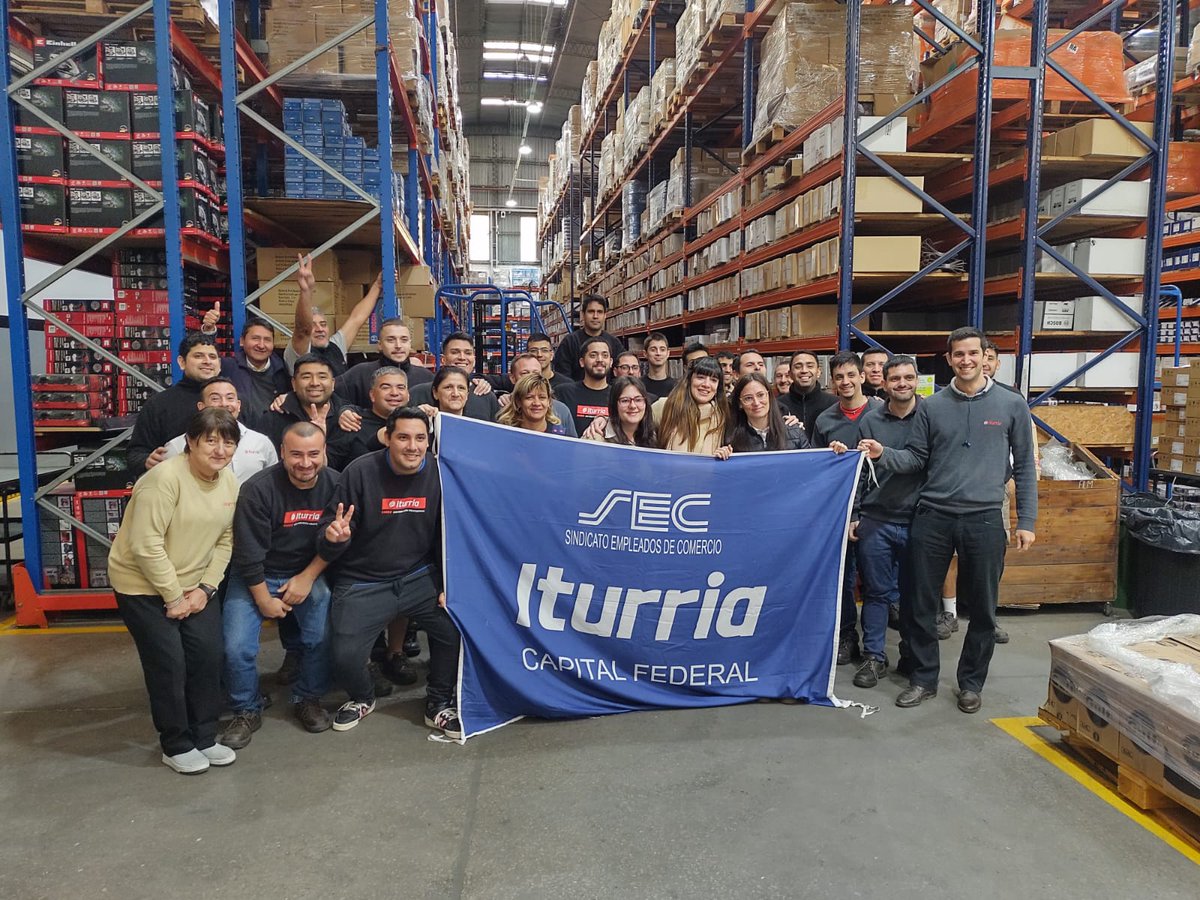 Hoy FIRMAMOS el bono de fin de Año para todos los #Trabajadores de #ITURRIA de $300.000 para c/u.
Gracias <a href="/OscarTedescoSEC/">Oscar M. Tedesco</a> por estar siempre ✌🏽

<a href="/CarlosPerezSEC/">Carlos Pérez</a> <a href="/m_migliore/">Mario Migliore</a> <a href="/MGonzalezSEC/">Marcela González</a> <a href="/NatyGonzalezSEC/">Natalia L. Gonzalez</a> <a href="/Sergio_OrtizOk/">Sergio Ortiz</a> <a href="/moralesjorgeru/">Jorge R Morales</a> <a href="/PabloCabezaok/">Pablo Cabeza</a>