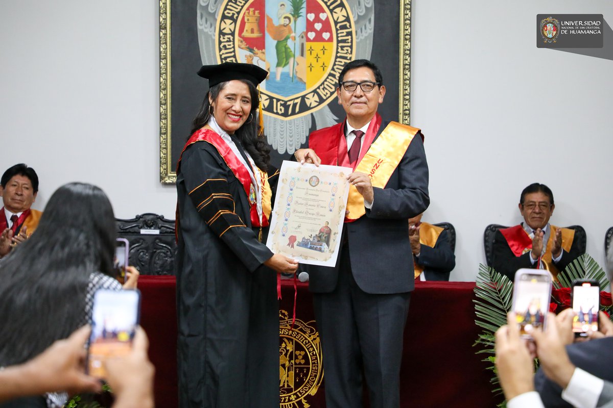 UNSCHoficial's tweet photo. 🎖️👩‍🎓En una solemne ceremonia, la #UNSCH otorgó la distinción de Doctor "Honoris Causa" a la Dra. Florabel Quispe, destacando su notable trayectoria como académica y como egresada sancristobalina de la Facultad de Derecho de nuestra casa superior de estudios. https://t.co/WUjyIDNsYQ