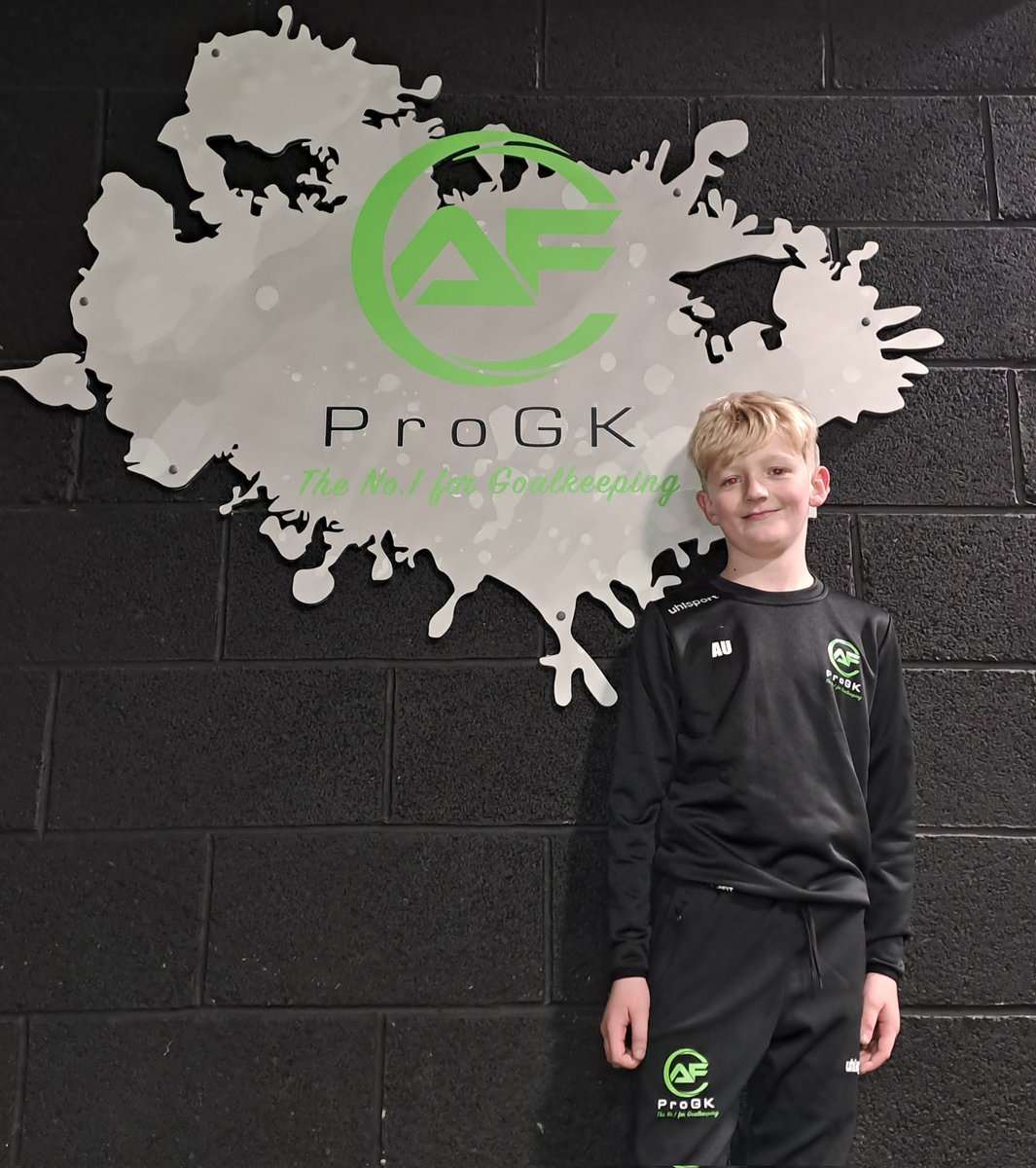 AF ProGk Archie was the 1st GK to receive his new Uhlsport training kit. Just in time for his 1 on 1 session 

afprogk.co.uk