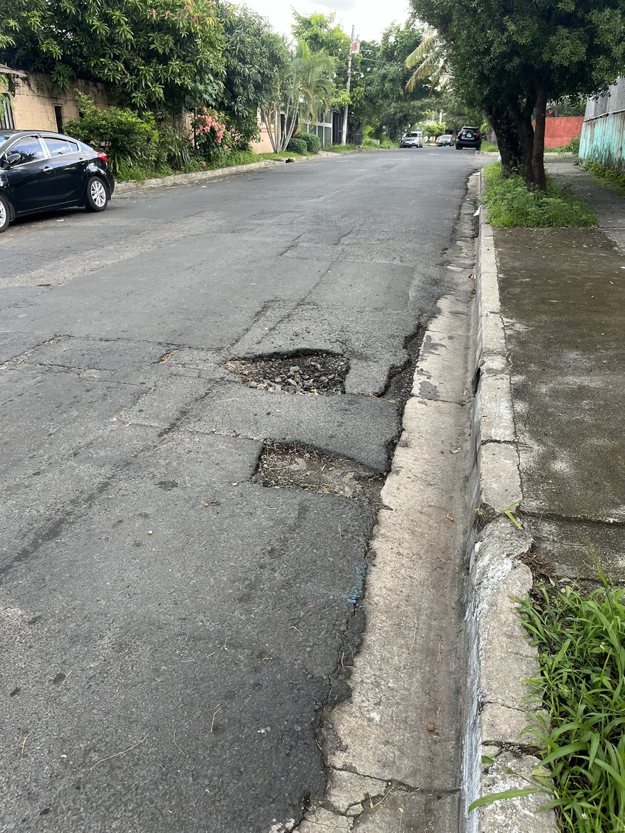 eduardoces_'s tweet photo. @alcaldia_ss @marioduran Más evidencia de la destruccion de esta calle creo que solo una inspección en el lugar 25 calle oriente SS abajo del inframen; se ufanan de un país maravilloso pero esto también es básico y esencial para el desarrollo del país o no Alcalde de SS ??? https://t.co/jhBmQgDh3Z