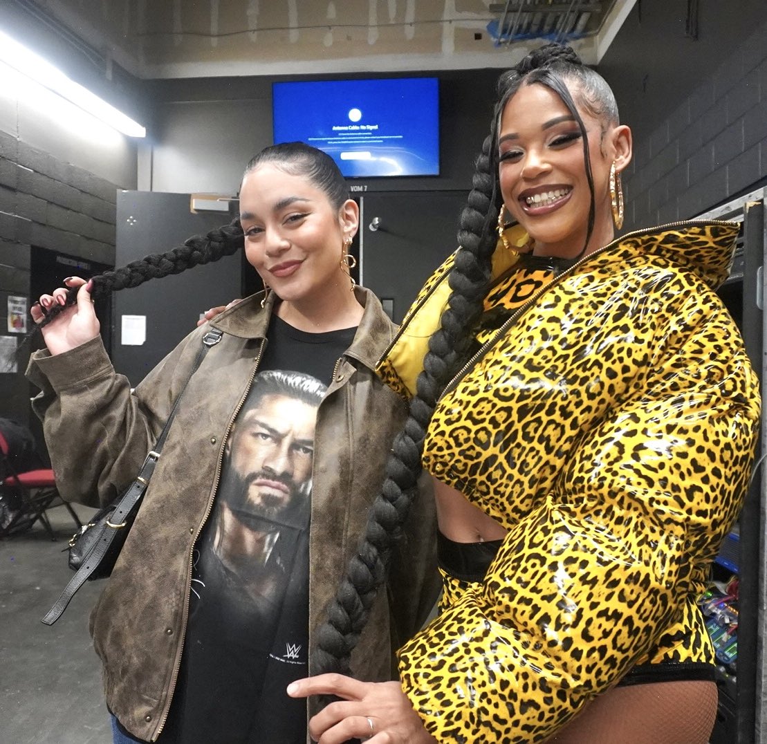 BiancaBelairWWE's tweet photo. The braid made my heart smile!!!
Me and my #ESTie 💋
@VanessaHudgens https://t.co/7Q9ANNvugy
