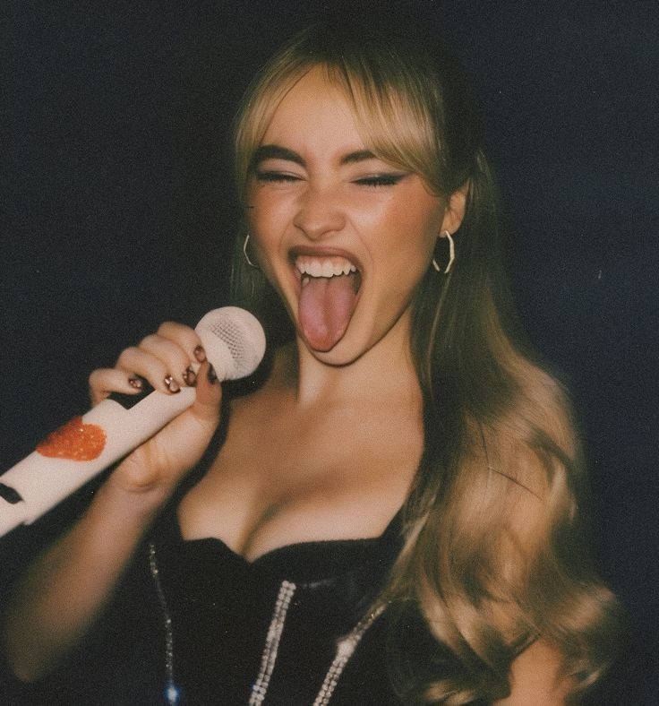 I'm working late, 'cause I'm a singer