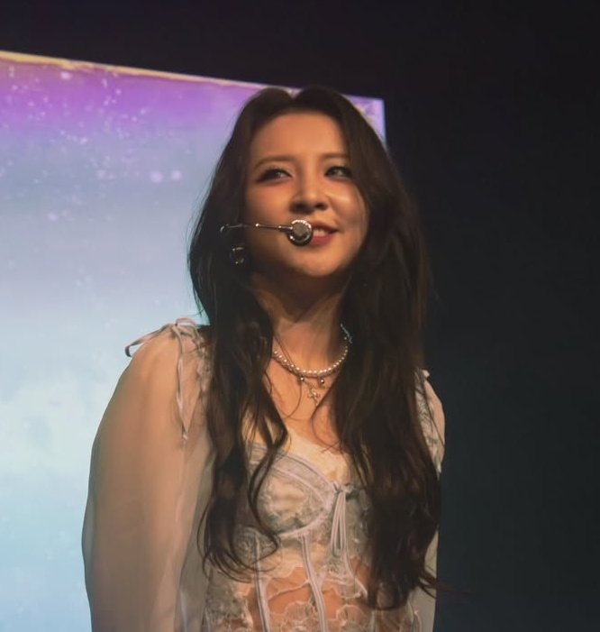 ratedzziwoo's tweet image. pls she&apos;s so pretty 😭🫶🏻