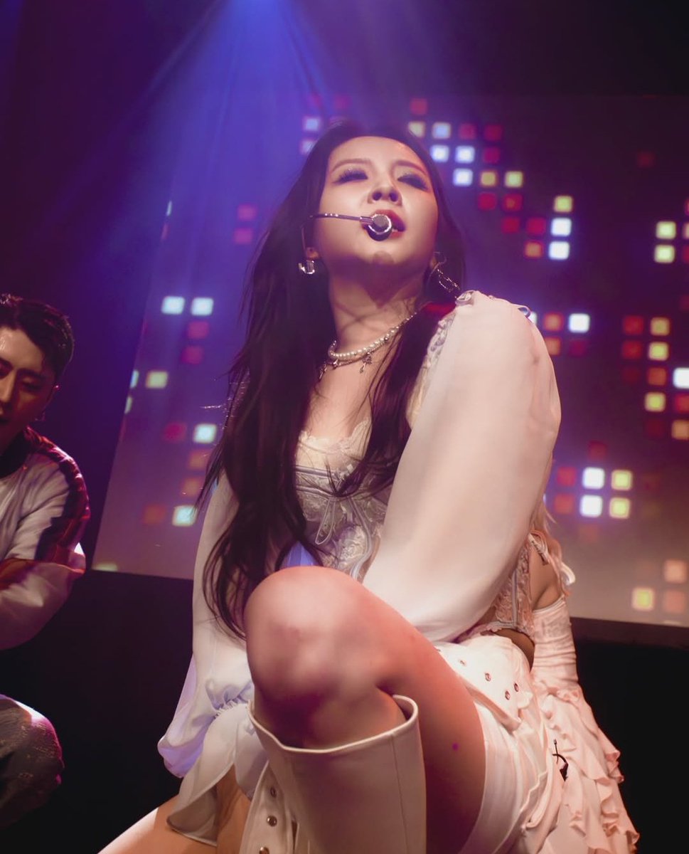 ratedzziwoo's tweet image. pls she&apos;s so pretty 😭🫶🏻