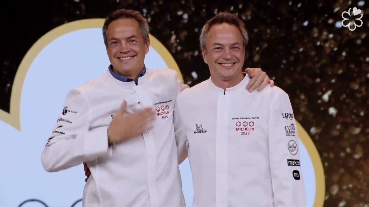 3CatInfo's tweet photo. Cocina Hermanos Torres, el Celler de Can Roca, Lasarte, ABaC i Disfrutar mantenen les tres estrelles Michelin https://t.co/jip2pdmZhL https://t.co/fTv0QirZzw