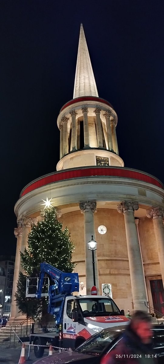 बड़े बड़े शहरों की छोटी छोटी बातें. #Christmas #allsoulschurch #regentstreet #Christmas2024 #christmasdecor #London #londonlife