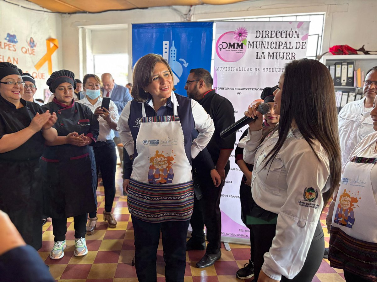 ACNURGuate's tweet photo. 📍Huehuetenango

¡Las mujeres refugiadas y solicitantes cuentan con Centros que imparten cursos y formaciones en emprendimientos, que las hacen #SalirAdelante en Guatemala! 

Y justo hoy, compartieron momentos de apoyo junto a la sra. Vicepresidenta @KarinHerreraVP 

#16Dias https://t.co/PaHcQ9euWK