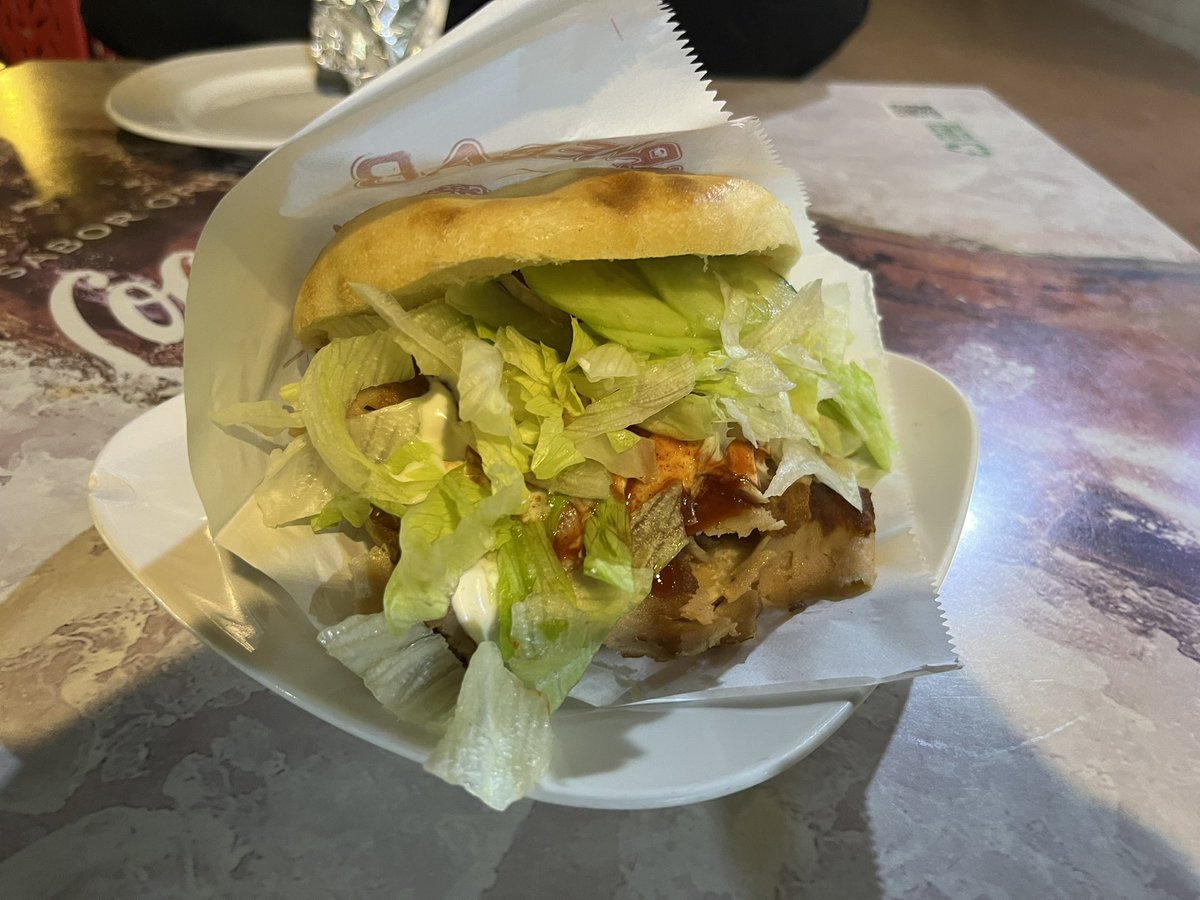 glossypop065's tweet photo. Oliva-Kebab (Oliva)
Local: 6.5/10
Amigo: 6/10
Apariencia Kebab: 6/10
Precio Kebab: 9/10
Sabor Kebab: 7/10
Pan Kebab: 7/10
Carne Kebab: 7/10
Salsa: 6/10
Orden Productos: 7/10
Overall: 6.8/10
Ubi: https://t.co/fmvUAqoQVi https://t.co/WwuCMnNPQJ