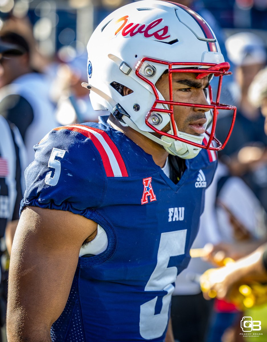 Florida Atlantic University vs Charlotte football game #football #gameday #faufootball #peachybrassstudios #photographer #sportsphotographer #sportsphotography ⁦<a href="/cjcampbelljr_/">CJ Campbell Jr.</a>⁩